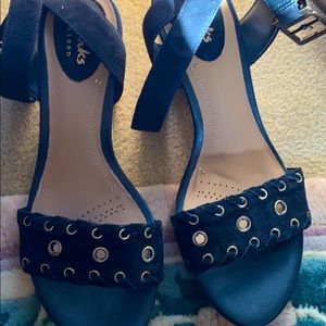Clarks block 1-2” suede heels size 6
